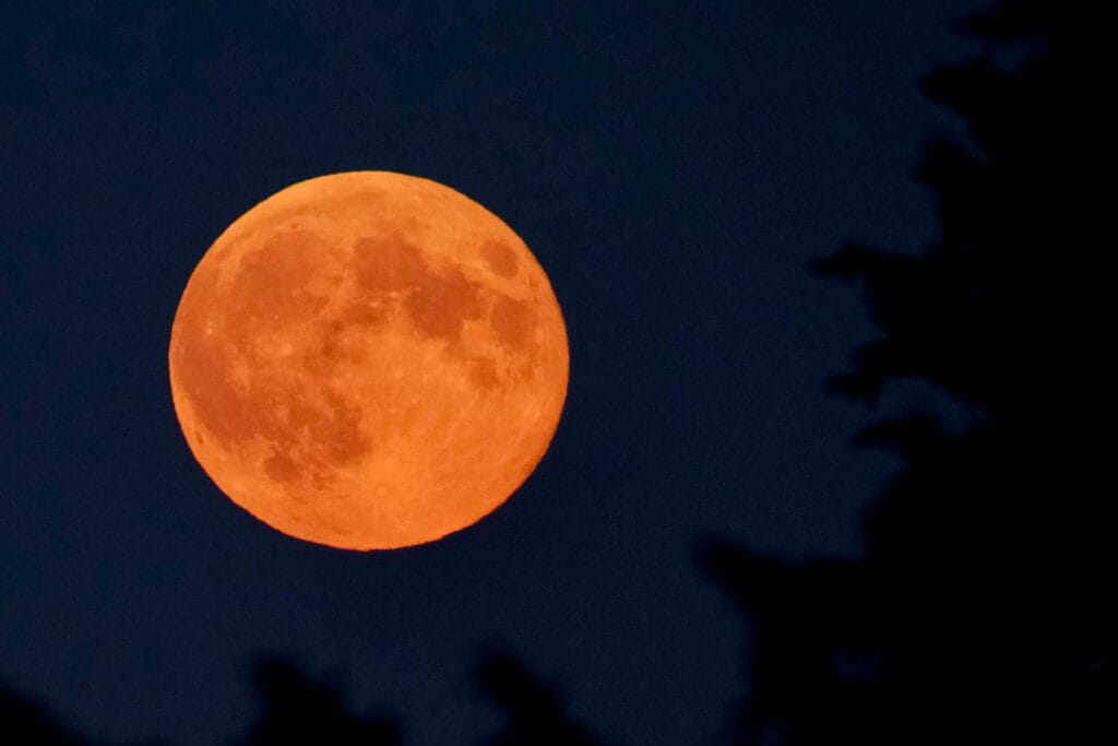 Secretos del eclipse lunar total revelados: ¿Por qué la luna se vuelve roja 2025? eclipse lunar